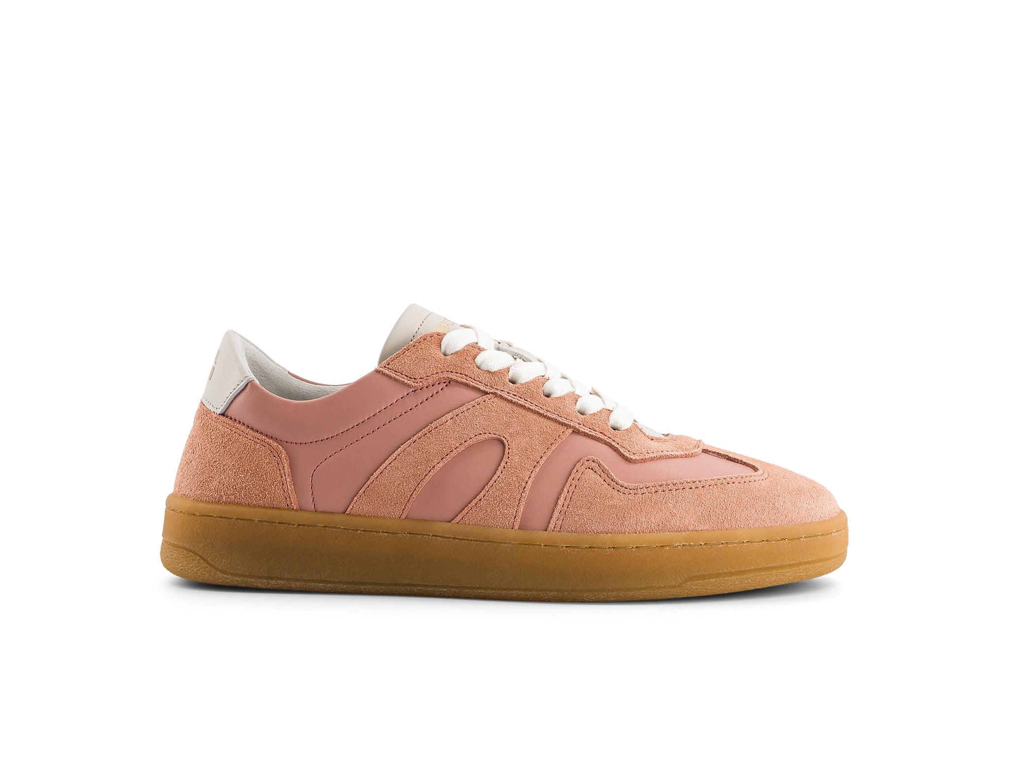 Zoom matière : les sneakers en cuir suède, entre innovation et élégance intemporelle
